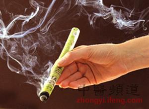 中醫說(shuō)：艾灸耳孔可治牙痛