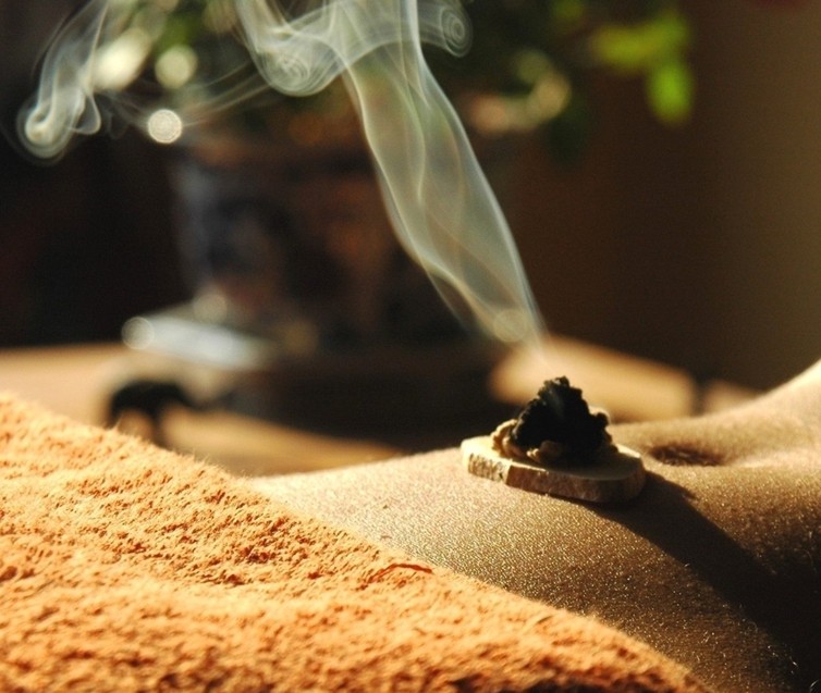 中醫巧“灸臍” 讓你長(cháng)生不老