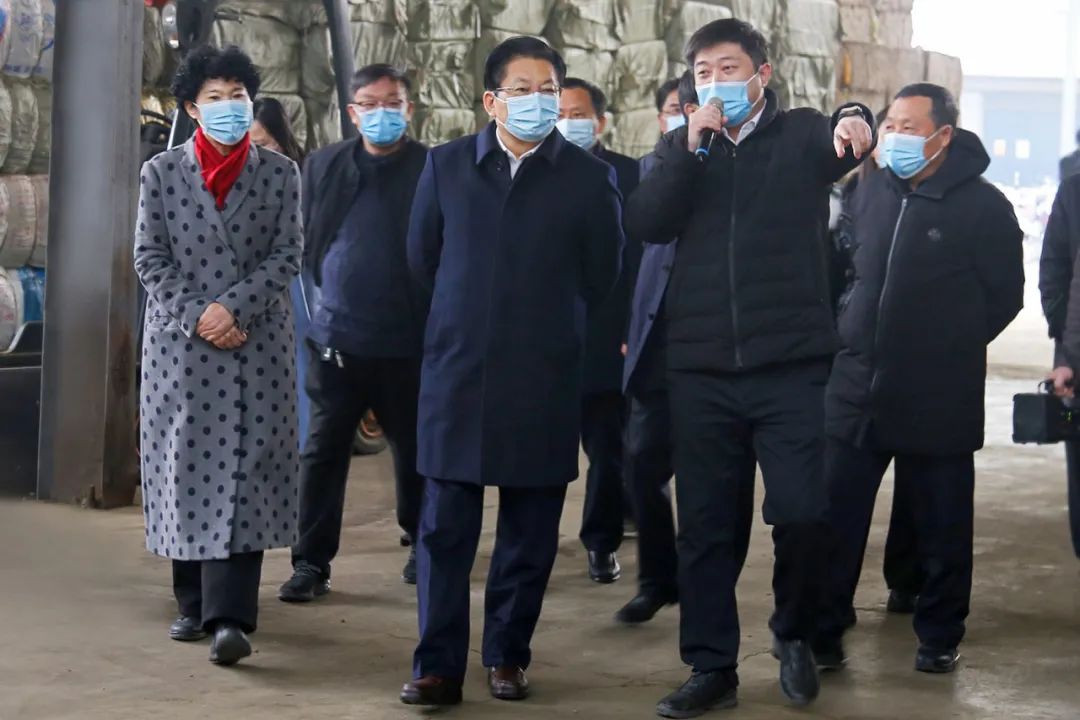 【集團動(dòng)態(tài)】提質(zhì)增效強龍頭、助力發(fā)展高質(zhì)量-市委書(shū)記朱是西到南陽(yáng)仙草健康集團調研